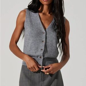 Astr Eira Sweater Vest NWT - SZ L